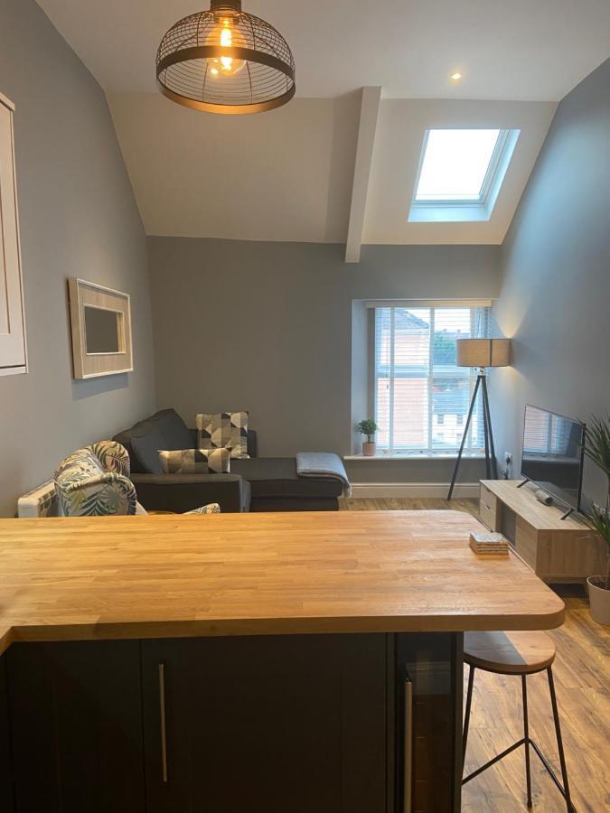 Stylish Tenby Apartment, Great Location, Parking Exterior photo