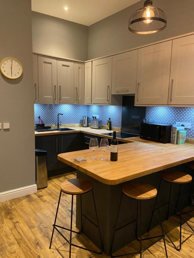 Stylish Tenby Apartment, Great Location, Parking Exterior photo
