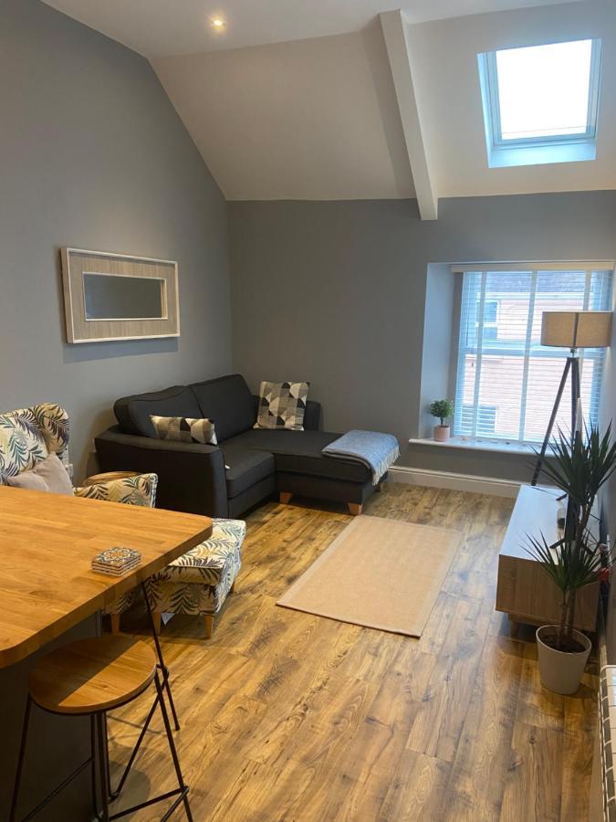 Stylish Tenby Apartment, Great Location, Parking Exterior photo