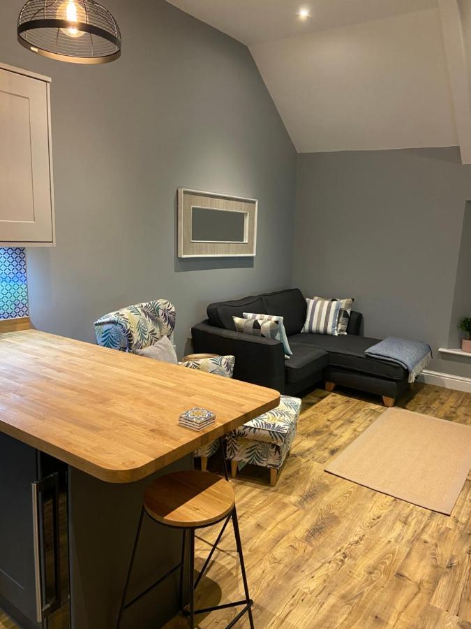 Stylish Tenby Apartment, Great Location, Parking Exterior photo